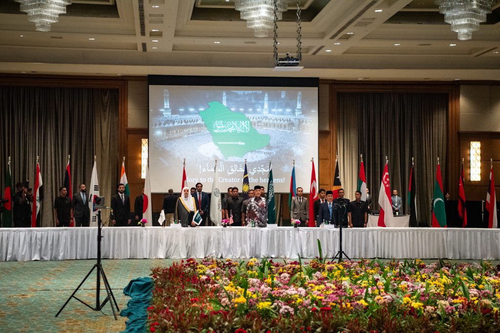 Sa ilalim ng pagtangkilik ng Punong Ministro ng Malaysia at sa presensya ng kanyang kinatawan, pinasinayaan ng Kalihim-Heneral ng Muslim World League ang "ASEAN Scholars Council"