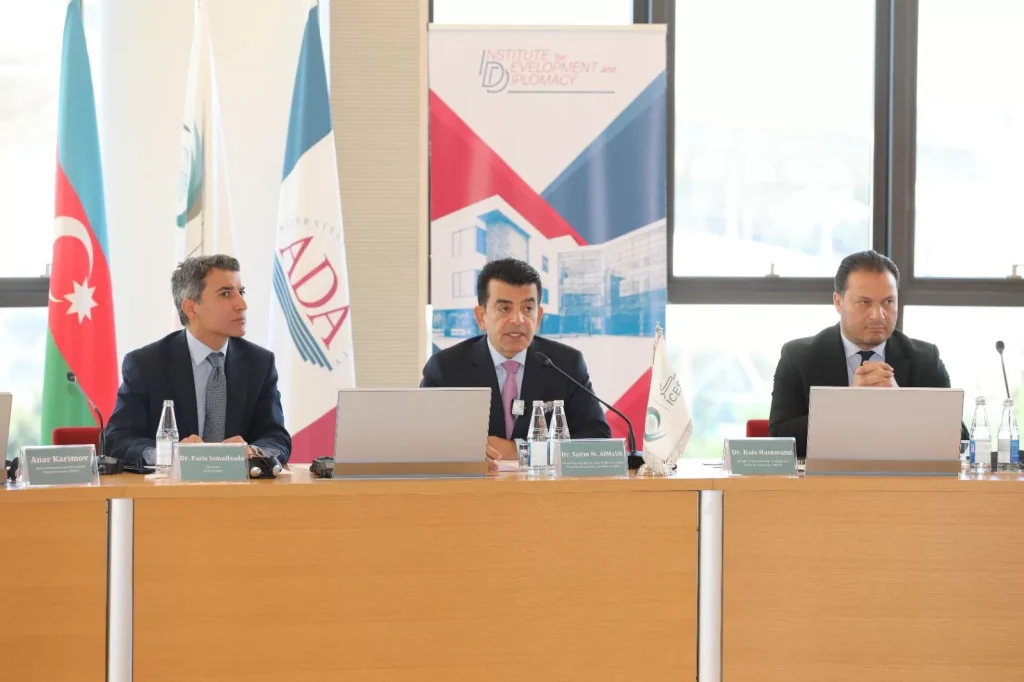 ISESCO, Ada University, at ang Institute of Development and Diplomacy sa Azerbaijan ay mayroong round table sa estratehikong foresight