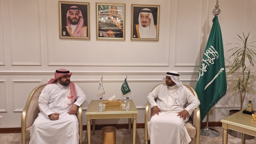 El Representante Permanente de Arabia Saudita ante la Organización de Cooperación Islámica se reúne con el Director Ejecutivo del Fondo de Solidaridad Islámica