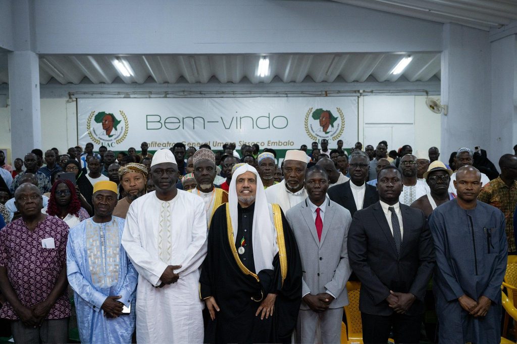 Sinusuri ng Kalihim-Heneral ng Muslim World League ang mga programa sa operasyon sa mata sa Guinea-Bissau