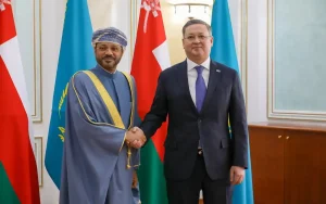 كازاخستان وعُمان تبحثان سبل تعزيز التعاون المشترك