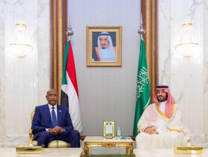 ولي العهد السعودي يستقبل رئيس مجلس السيادة السوداني ويستعرضان مستجدات الأوضاع في السودان والجهود المبذولة تجاهها بما يحقق الأمن والاستقرار في السودان الشقيق