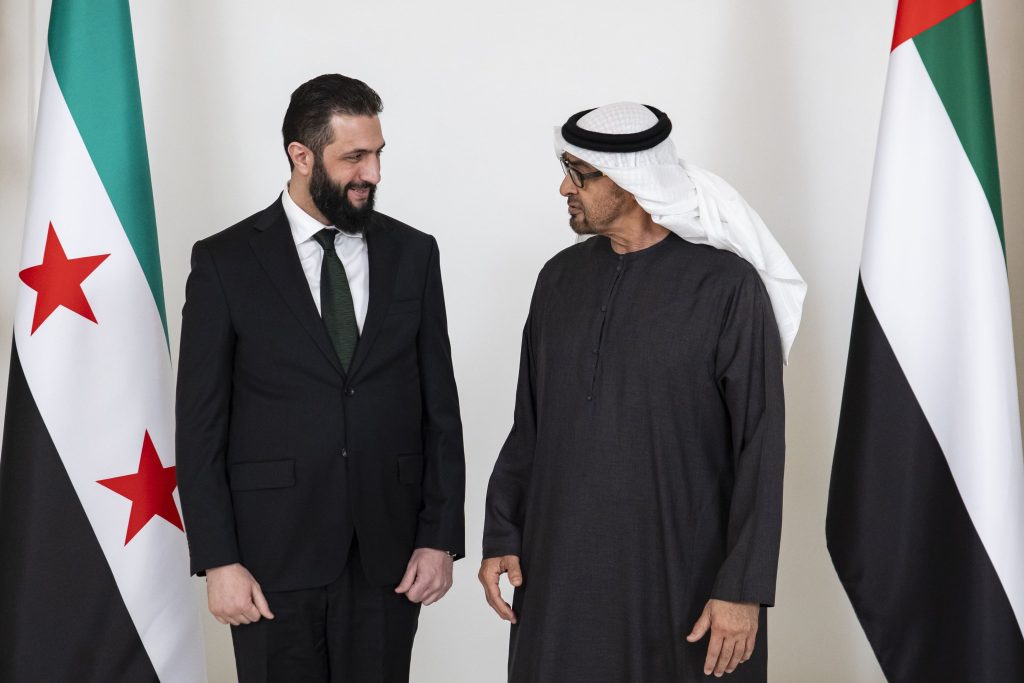 رئيس دولة الإمارات يؤكد خلال استقباله أحمد الشرع دعم الإمارات كل ما يحقق تطلعات الشعب السوري نحو الاستقرار والتنمية