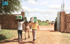 مركز الملك سلمان للإغاثة يوزع 1.155 سلة غذائية بمحافظة باي في جمهورية الصومال