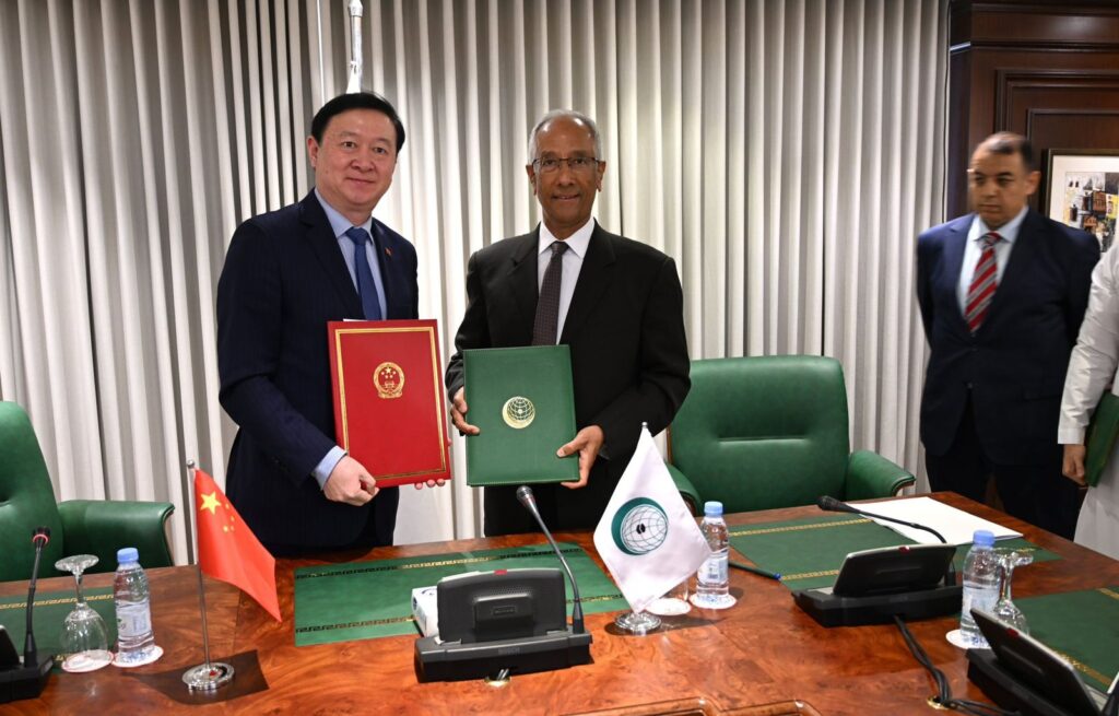 منظمة التعاون الإسلامي ووزارة التعليم في جمهورية الصين الشعبية توقعان مذكرة تفاهم بشأن برنامج المنح الدراسية