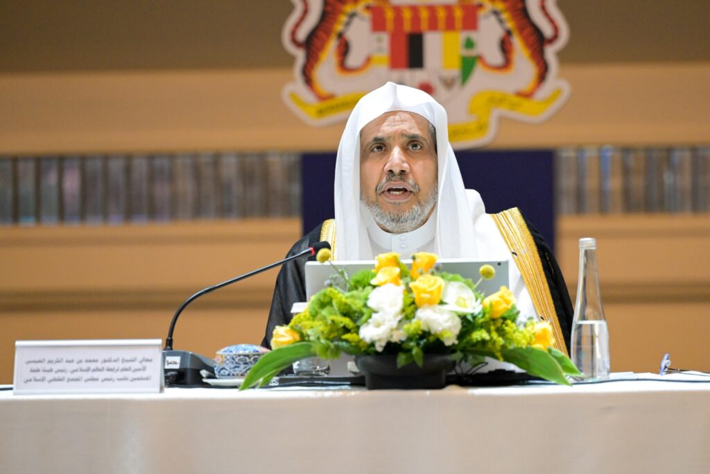 د. العيسى: التعدّدُ المذهبيُّ في الفقه مصدرُ إثراءٍ علميٍّ يُبرز سَعة الشريعة ومرونتها، وفقهاء الأمّة الكبار أسهموا في تعزيز وَحدتها