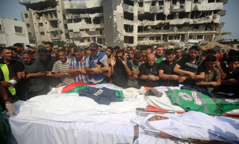 Yosh lezbiyan opa-singillar