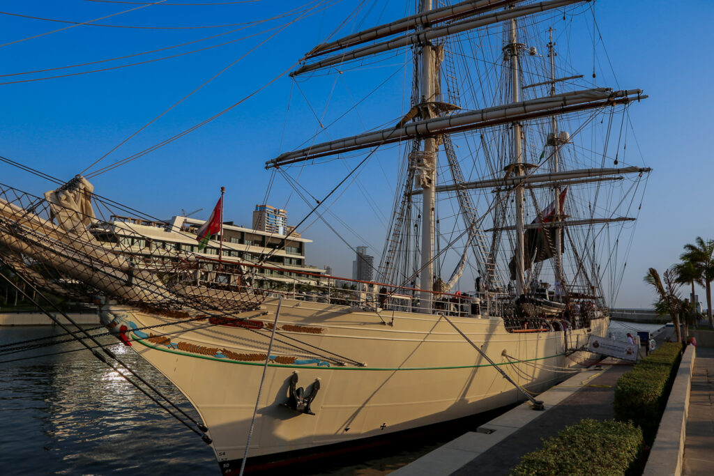 سفينة شباب عُمان الثانية تصل إلى جدة