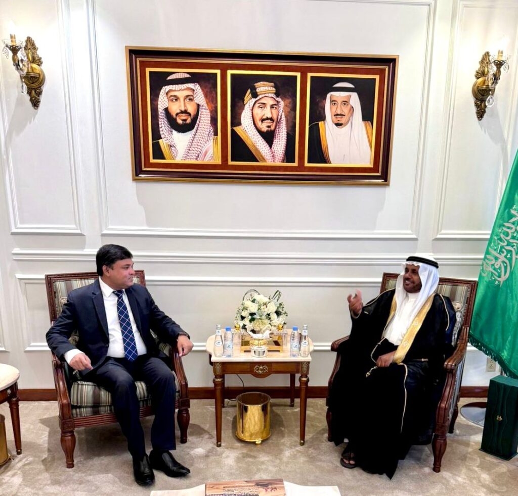 المندوب السعودي الدائم لدى التعاون الإسلامي يستقبل نظيره “البنجلاديشي”