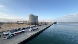 تحمل مساعدات لغزة.. “سفينة الخير” التركية تفرغ حمولتها بميناء العريش