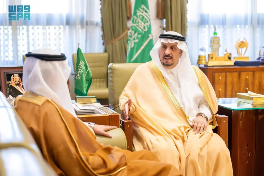 أمير منطقة الرياض يستقبل المدير التنفيذي للهيئة الدائمة المستقلة لحقوق الإنسان بمنظمة التعاون الإسلامي