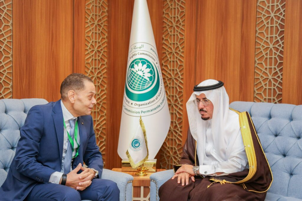 المدير التنفيذي للهيئة الدائمة المستقلة لحقوق الإنسان يلتقي المندوب الدائم لدولة فلسطين لدى “التعاون الإسلامي”