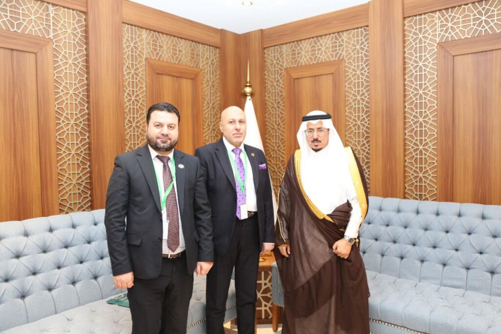 المدير التنفيذي للهيئة الدائمة يلتقي برئيسي قسم حقوق الإنسان و “التعاون الإسلامي” في إدارة المنطمات الدولية بالخارجية السورية