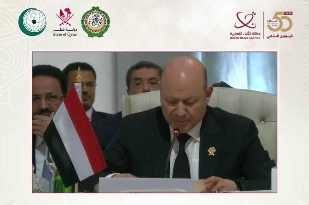 رئيس مجلس القيادة الرئاسي باليمن يدعو إلى تدابير جماعية لكبح سياسات التوسع الإسرائيلية