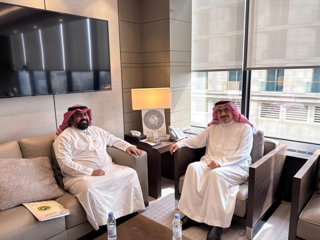 المدير التنفيذي لصندوق التضامن الإسلامي يزور جائزة الملك فيصل بالرياض