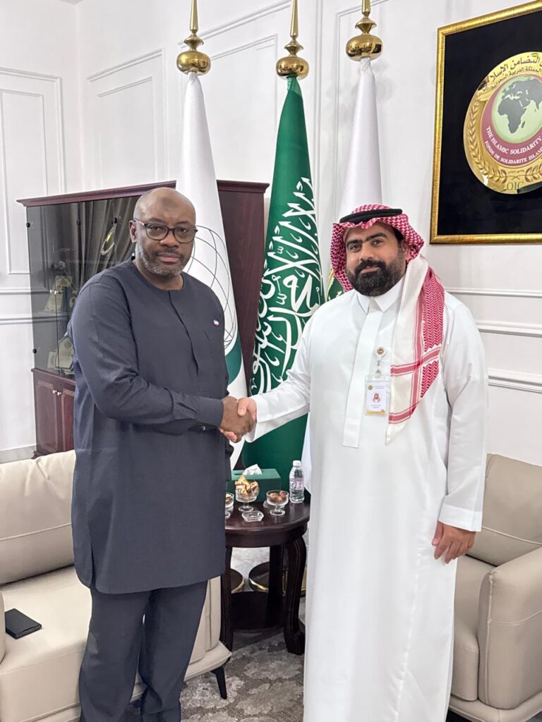 المدير التنفيذي لصندوق التضامن الإسلامي يستقبل سفير جمهورية غينيا الإستوائية بالرياض