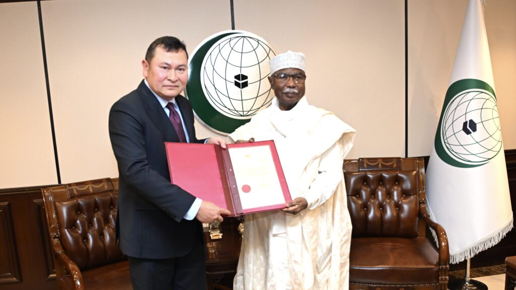 الأمين العام لمنظمة التعاون الإسلامي يتسلّم أوراق اعتماد المندوب الدائم الجديد لماليزيا