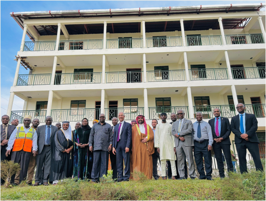 المدير التنفيذي لصندوق التضامن الإسلامي يفتتح مبنى كلية التمريض بفرع البنات في كابوجا