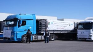 الأردن يرسل 51 شاحنة مساعدات إلى سوريا