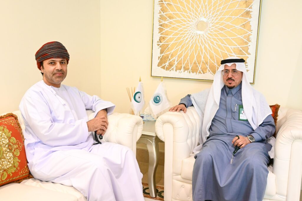 المدير التنفيذي للهيئة الدائمة المستقلة لحقوق الإنسان يستقبل القنصل العام لسلطنة عُمان