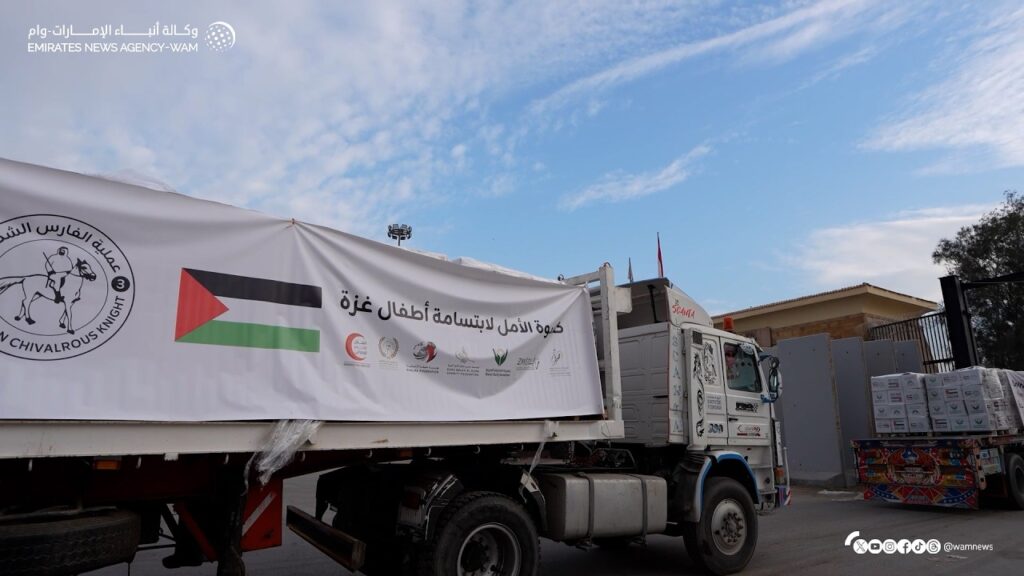 “الفارس الشهم 3” تواصل دعم غزة بدخول القافلة 328 محملة بـ “كسوة الأمل لأطفالنا في غزة”