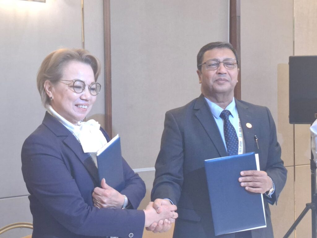 COMSTECH and the Green Academy Scientific Research and Education Center sign a memorandum of understanding to enhance cooperation in the green economy.