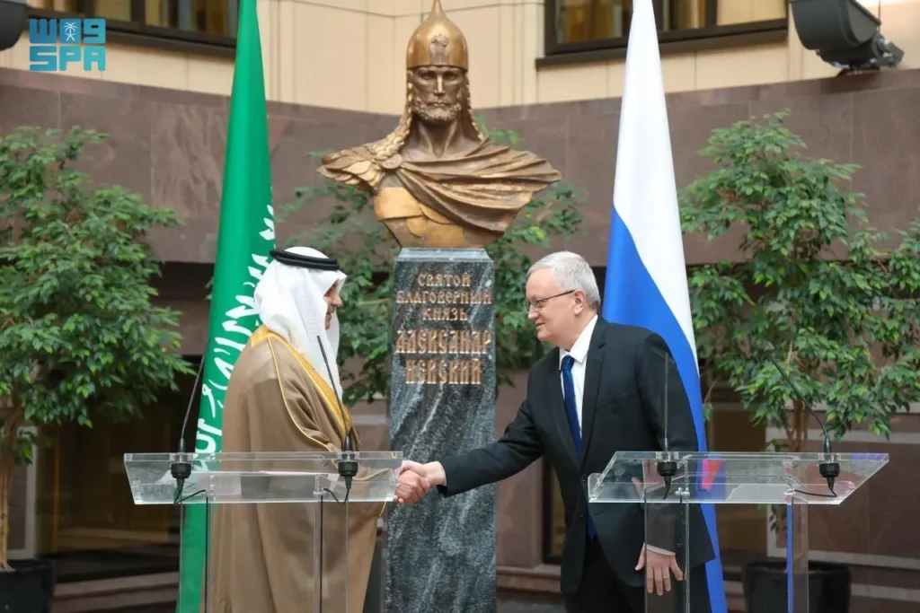 Pour commémorer 100 ans de relations diplomatiques entre l'Arabie saoudite et la Russie, le ministère russe des Affaires étrangères, en coopération avec la Fondation du roi Abdulaziz, organise une exposition de photos historiques à Moscou.