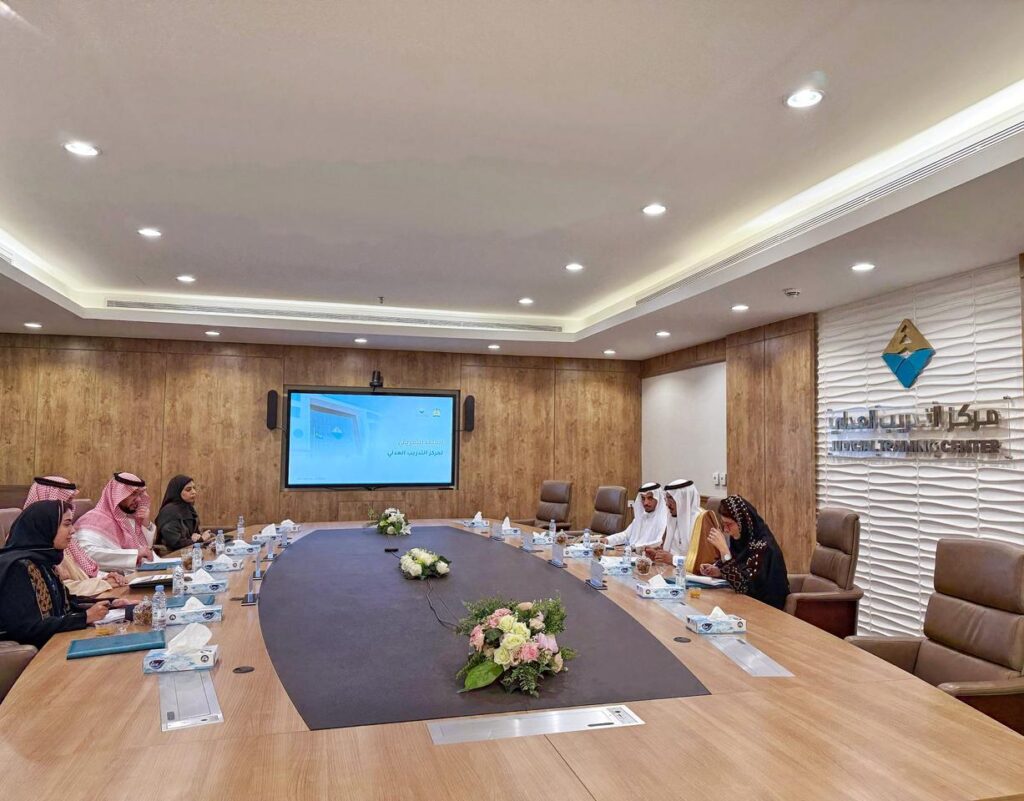 A delegation from the Independent Permanent Human Rights Commission visits the Judicial Training Center to enhance cooperation in the fields of justice and human rights.