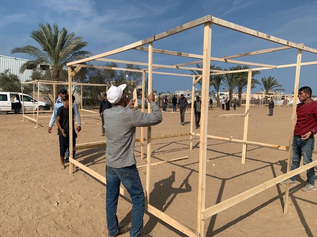Das Ministerium für öffentliche Arbeiten beginnt mit dem Bau eines Notunterkunftszentrums im Gouvernement Gaza.