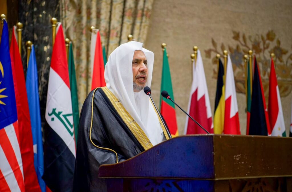 الأمين العام لرابطة العالم الإسلامي: العلماء مسؤولون عن تفنيد التهم الموجهة للإسلام بشأن المرأة ومواجهة العنف ضدها