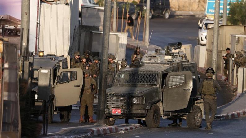 The occupation continues its aggression and siege of Hebron Governorate for the sixth day in a row